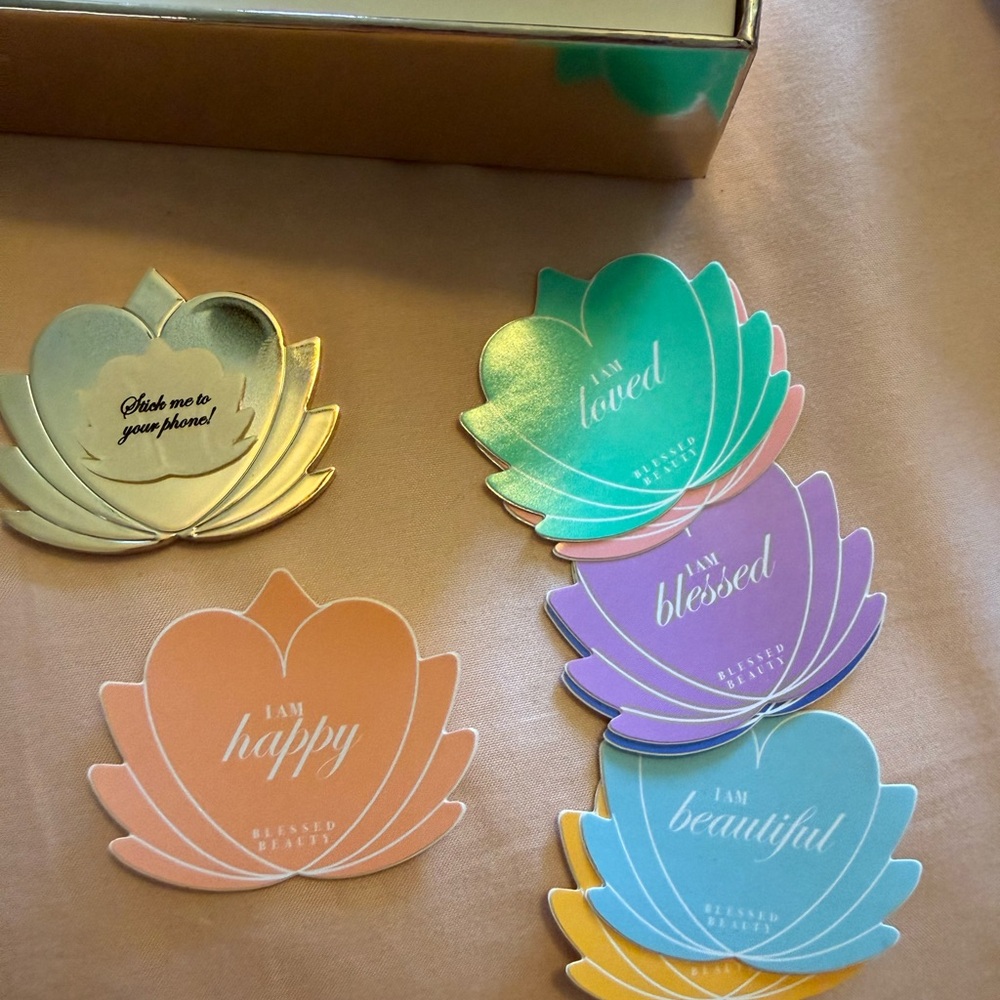 Blessed Beauty-Lipstick Palette - Multi-Color Lotus Set - Picture 4 of 5
